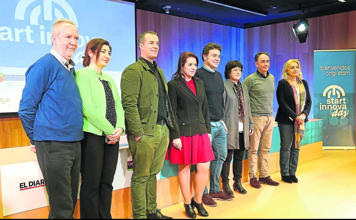 Foto de familia con los y las ponentes que tomaron parte en la última edición presencial de STARTinnova Day, en 2020. 