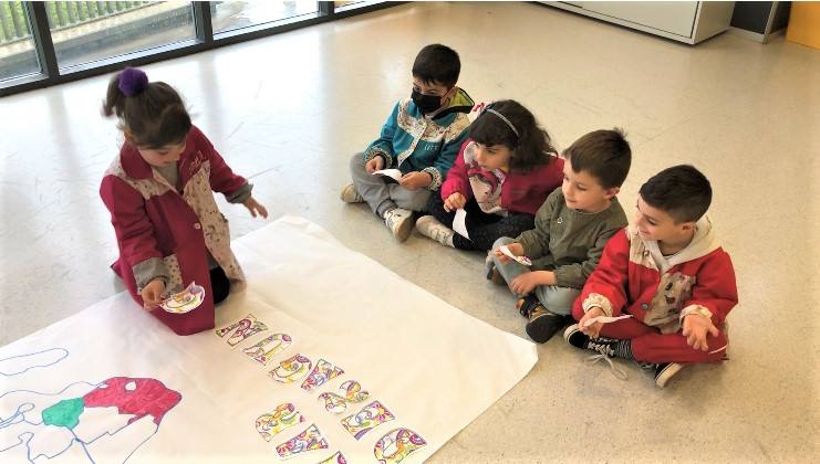Los alumnos, colaborando en el proyecto Proyde-Proega.