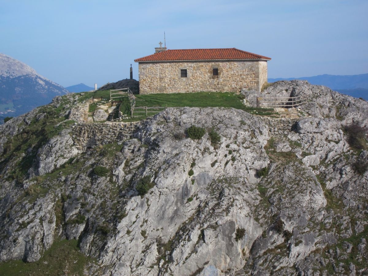 Fotos: Aitzorrotz, una cima con mucha historia