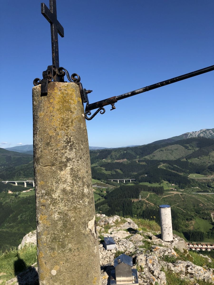 Fotos: Aitzorrotz, una cima con mucha historia