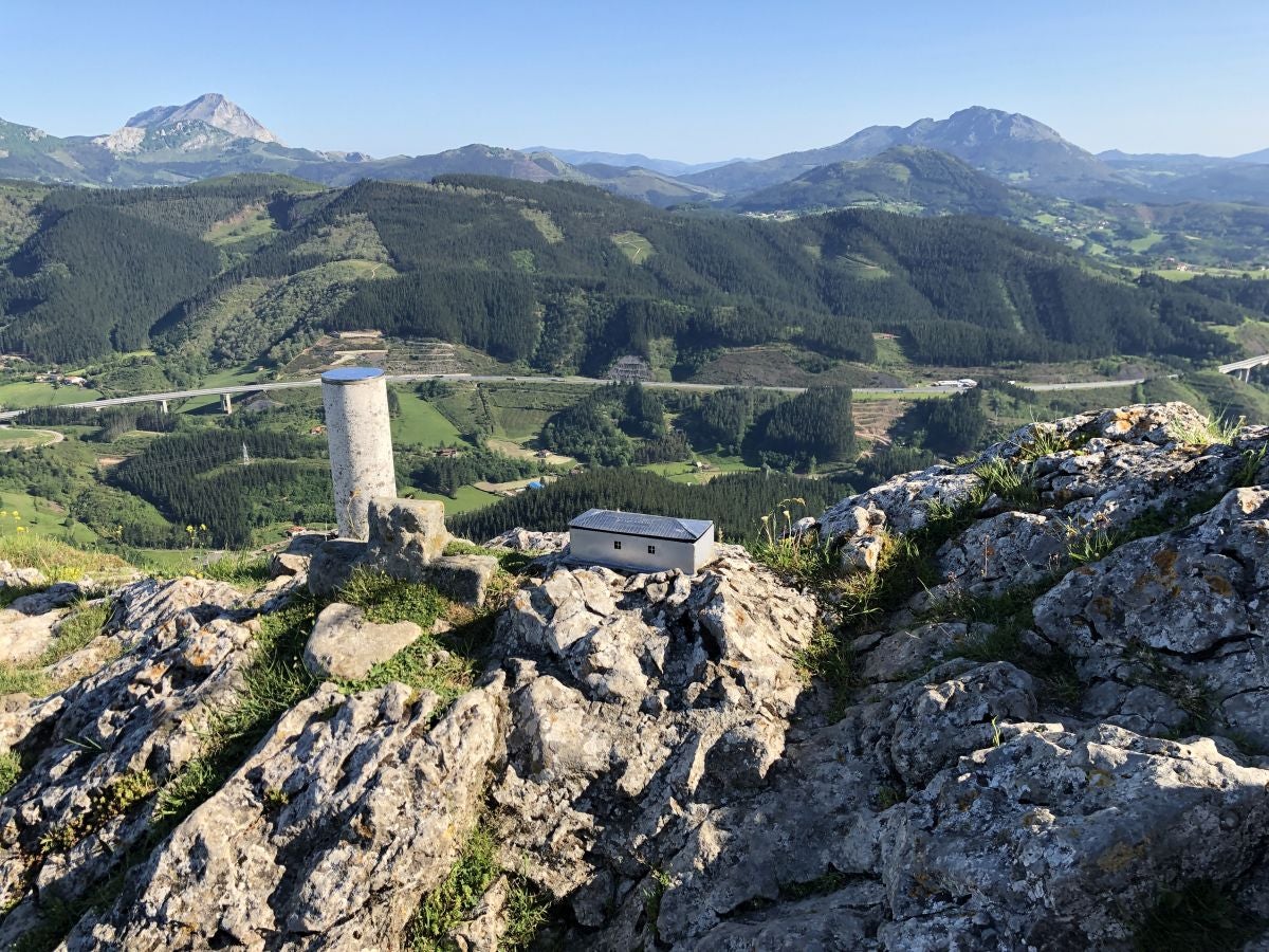 Fotos: Aitzorrotz, una cima con mucha historia