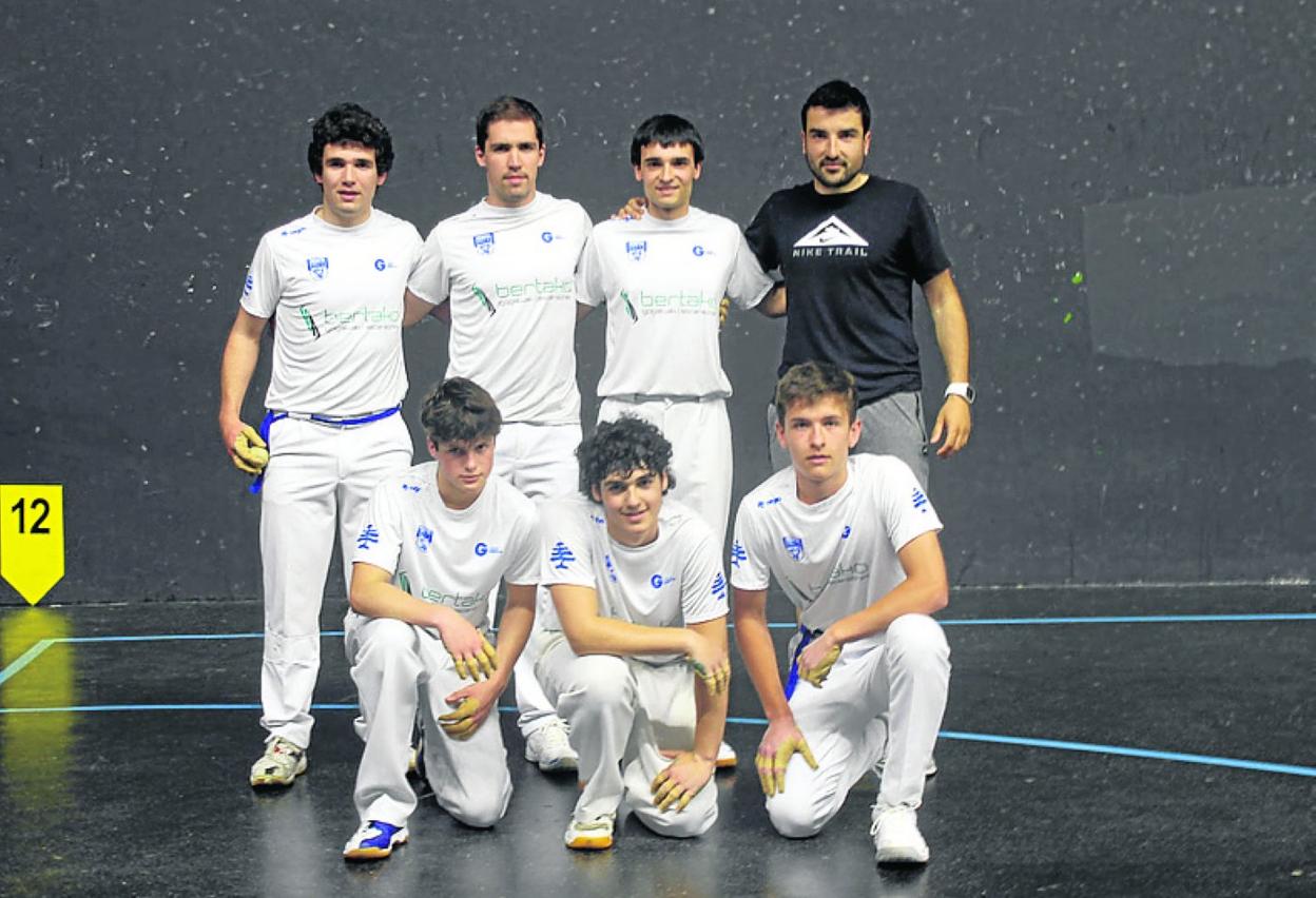 Aurkako emaitzari buelta ematen saiatuko dira pilotariak Elorrin. 