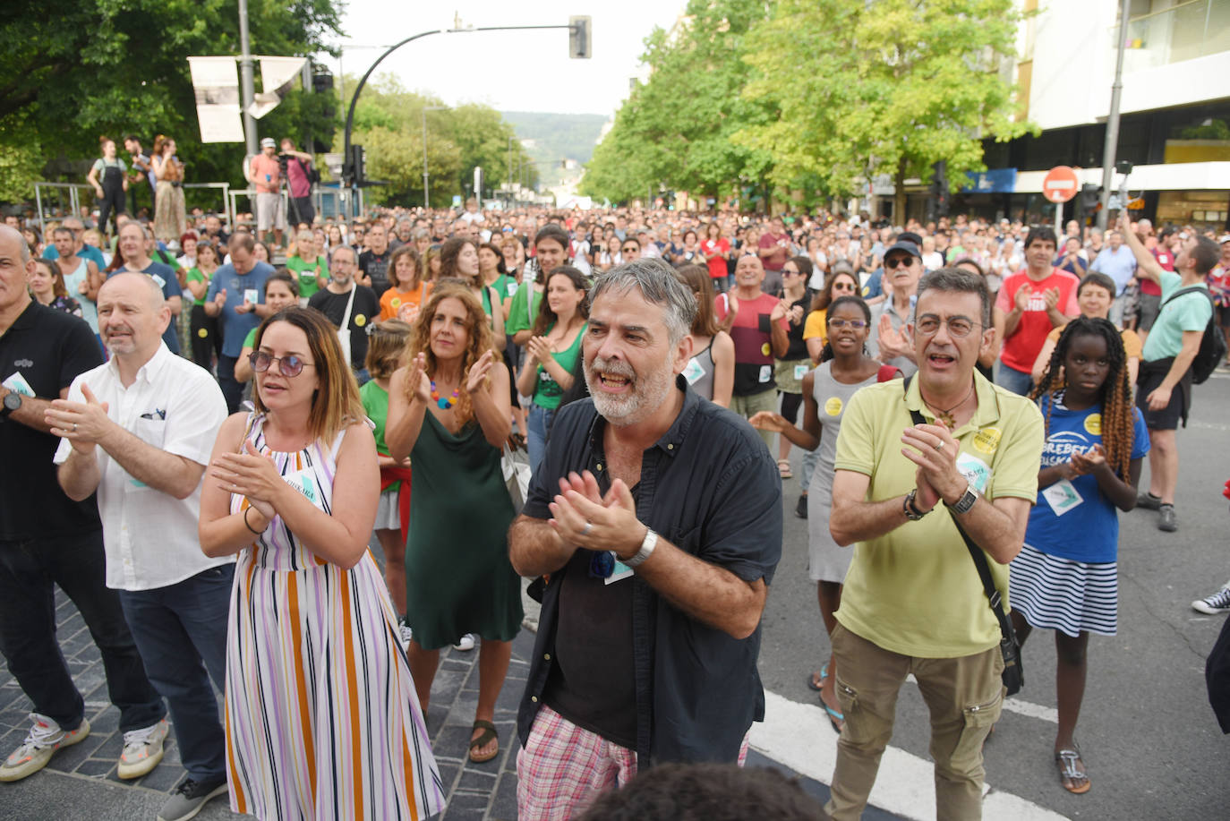 Fotos: Miles de personas reivindican por las calles de Donostia el uso del euskera