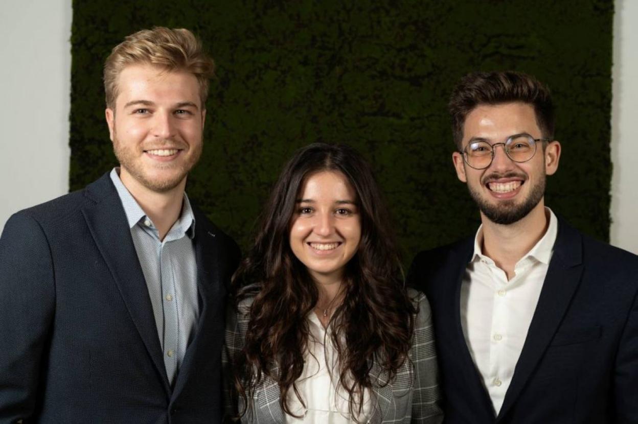 Iñigo Monreal, María Jara y Rubén Escudero, cofundadores de la empresa Smallops. 
