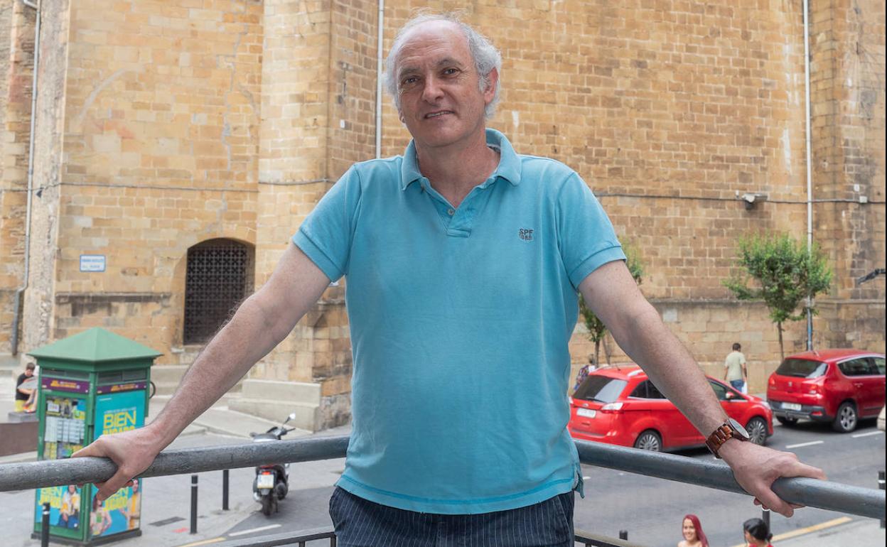 Jesús Gutiérrez es autor de varias obras sobre los bombardeos sufridos en distintas localidades guipuzcoanas. 