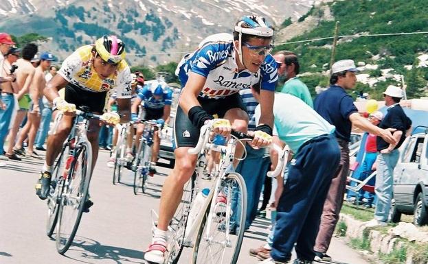 Delgado, en una etapa del Giro de Italia de 1994. 