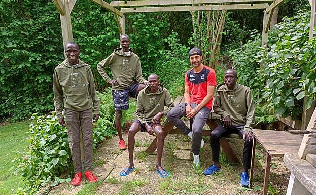 Los corredores keniatas se aclimatan en Zegama.