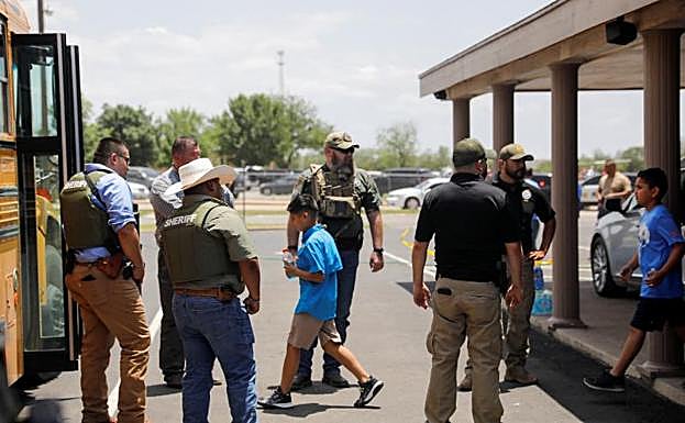 Matanza en una escuela de Texas: un joven de 18 años asesina a 19 niños y 2 adultos en un tiroteo
