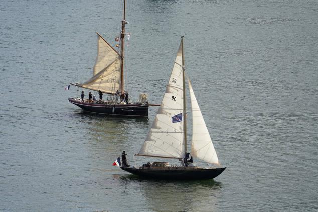 Fotos de los barcos del Itsa FEstibala en La bahía de Pasaia