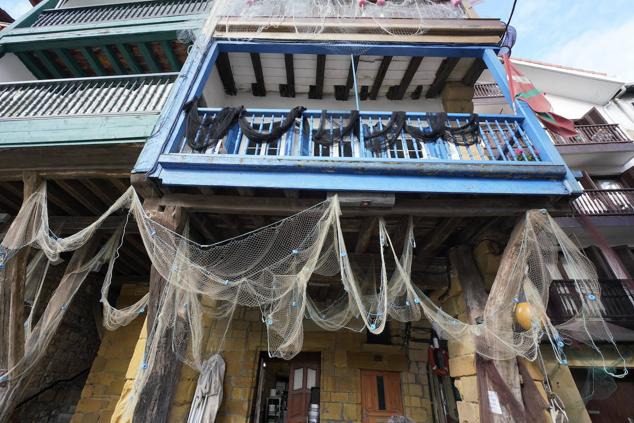 Fotos de los barcos del Itsa FEstibala en La bahía de Pasaia
