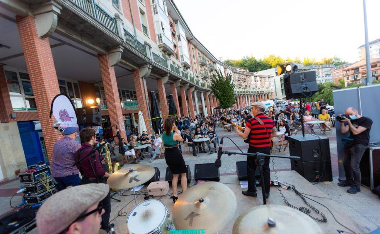 Bluesa bueltan da Arrasaten