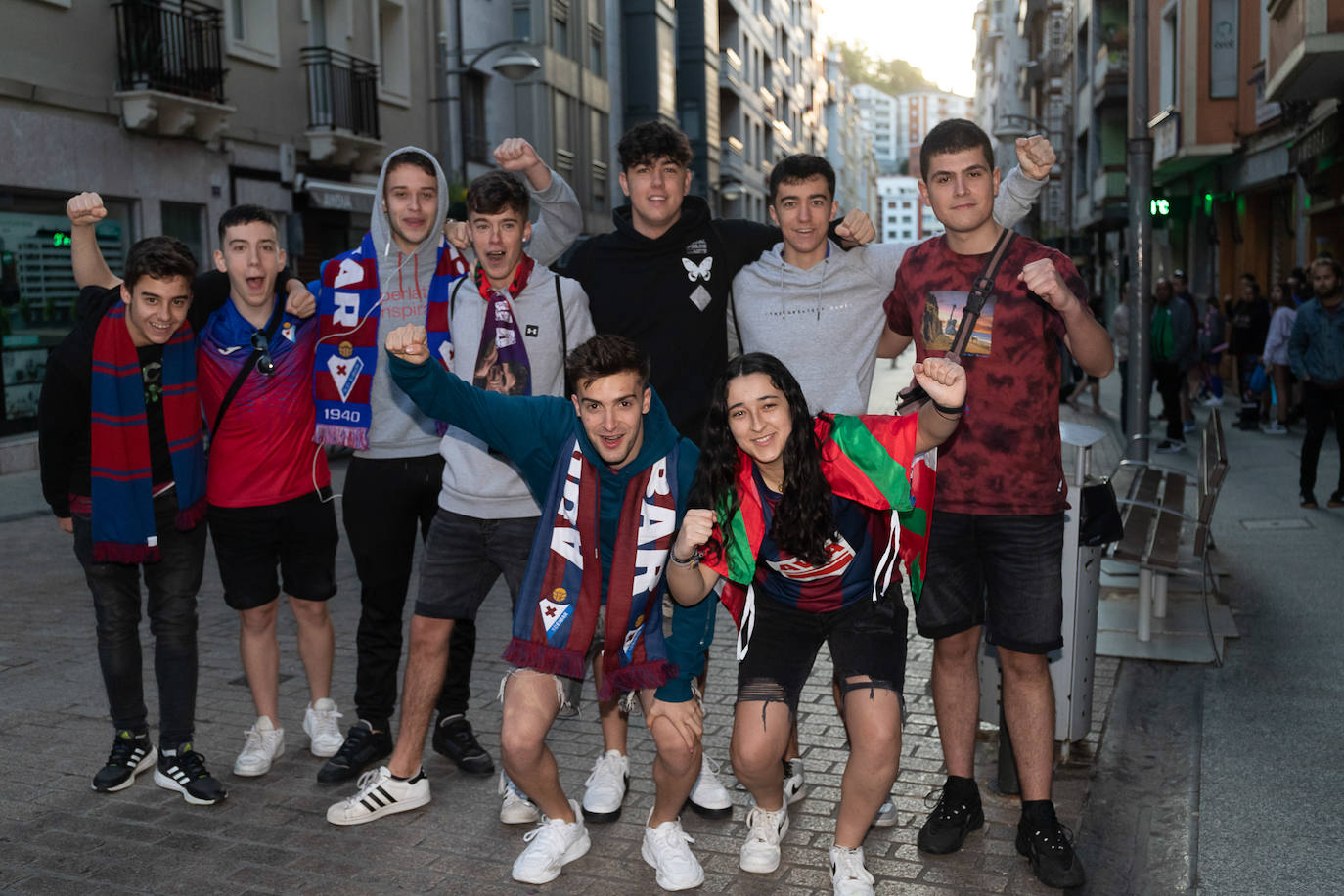 Fotos: La afición se vuelca con el Eibar
