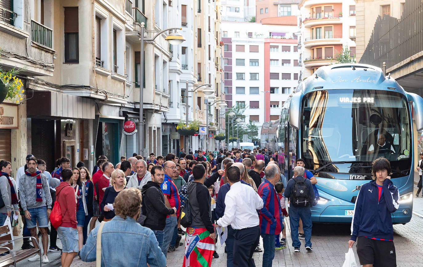Fotos: La afición se vuelca con el Eibar