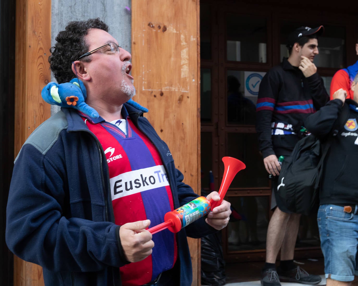 Fotos: La afición se vuelca con el Eibar