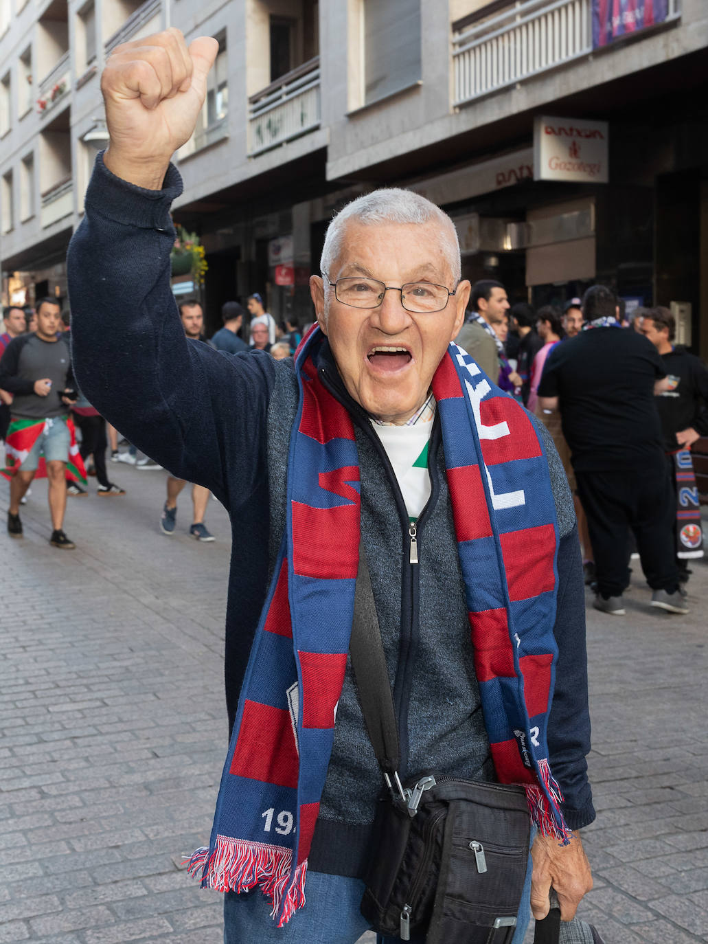 Fotos: La afición se vuelca con el Eibar