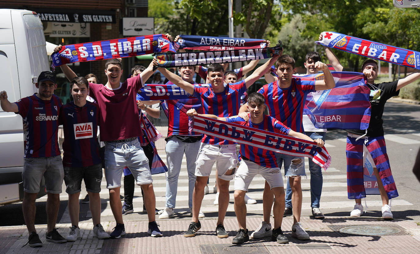 Fotos: La afición se vuelca con el Eibar