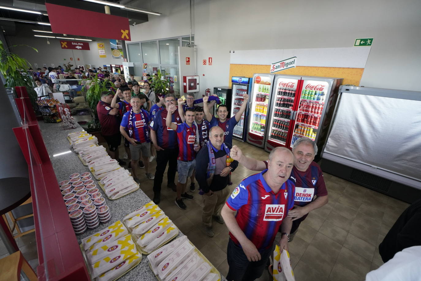 Fotos: La afición se vuelca con el Eibar