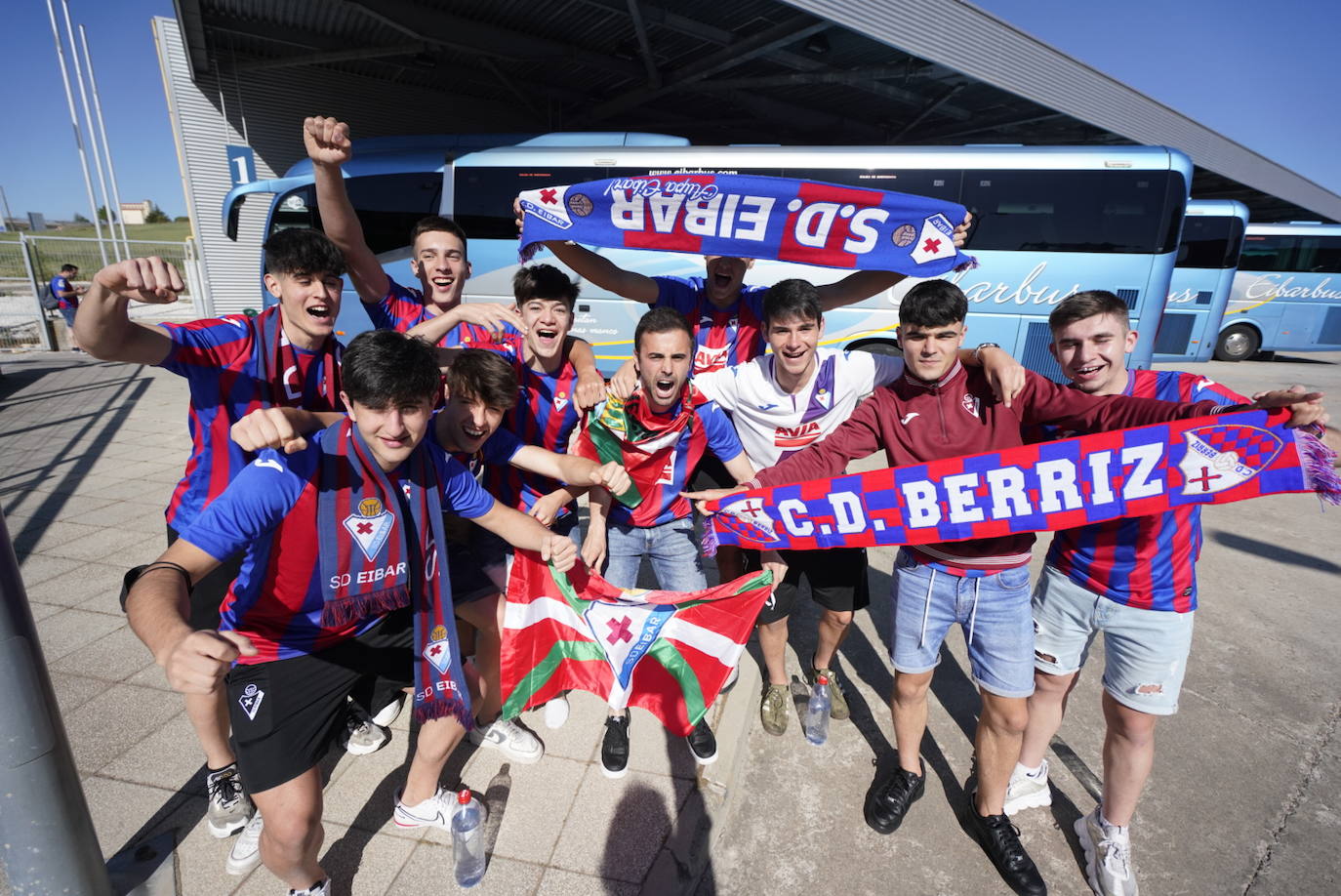 Fotos: La afición se vuelca con el Eibar