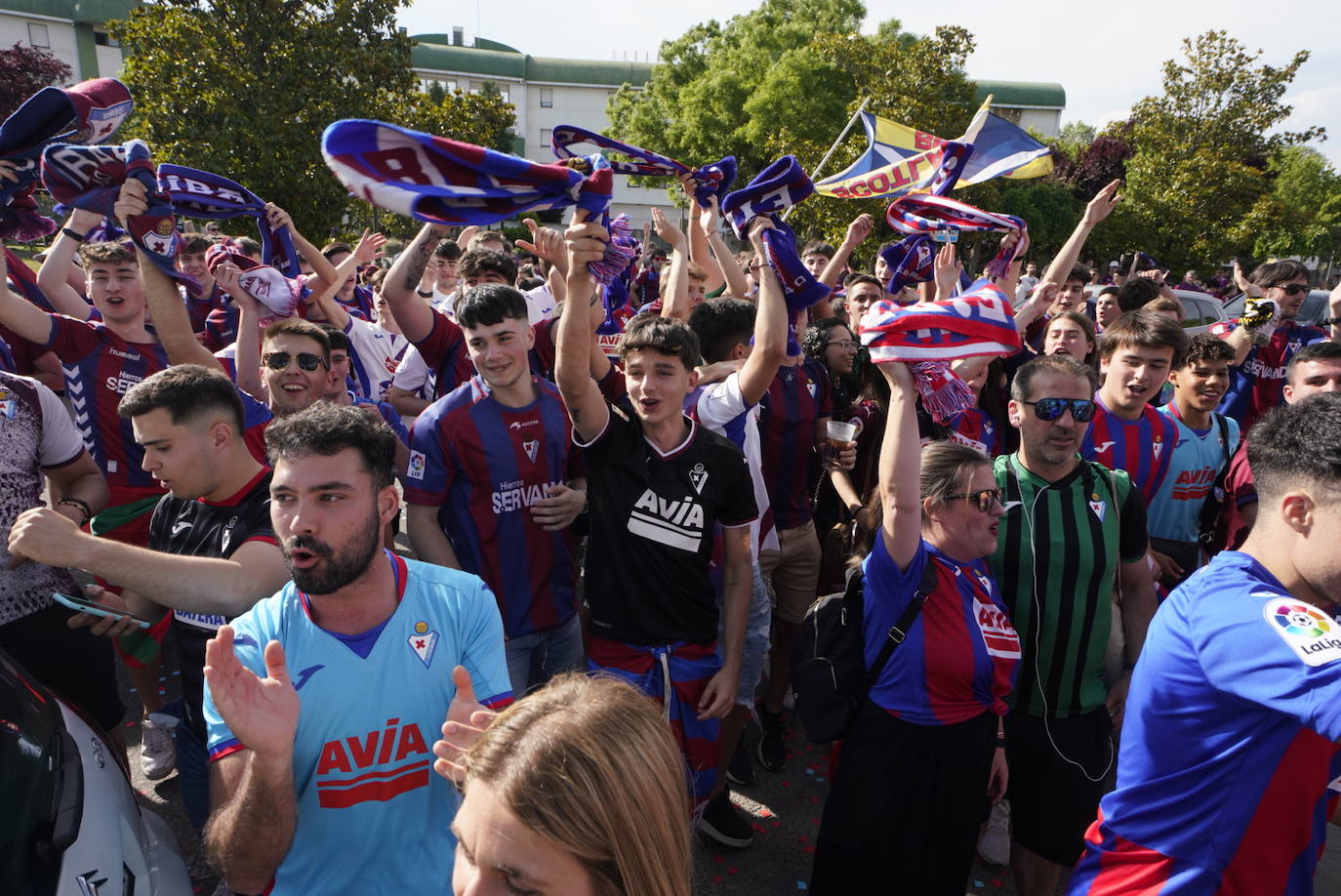 Fotos: La afición se vuelca con el Eibar