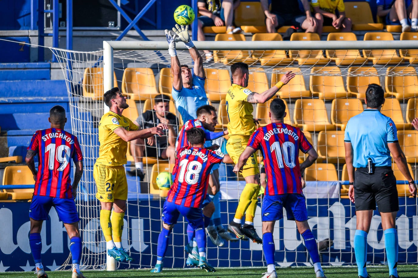 Fotos: Las imágenes del partido entre el Alcorcón y el Eibar