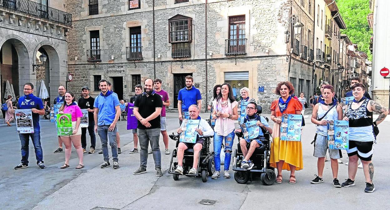 Autoridades, colectivos y colaboradores invitaron a vivir las fiestas a tope pero desde el respeto. 