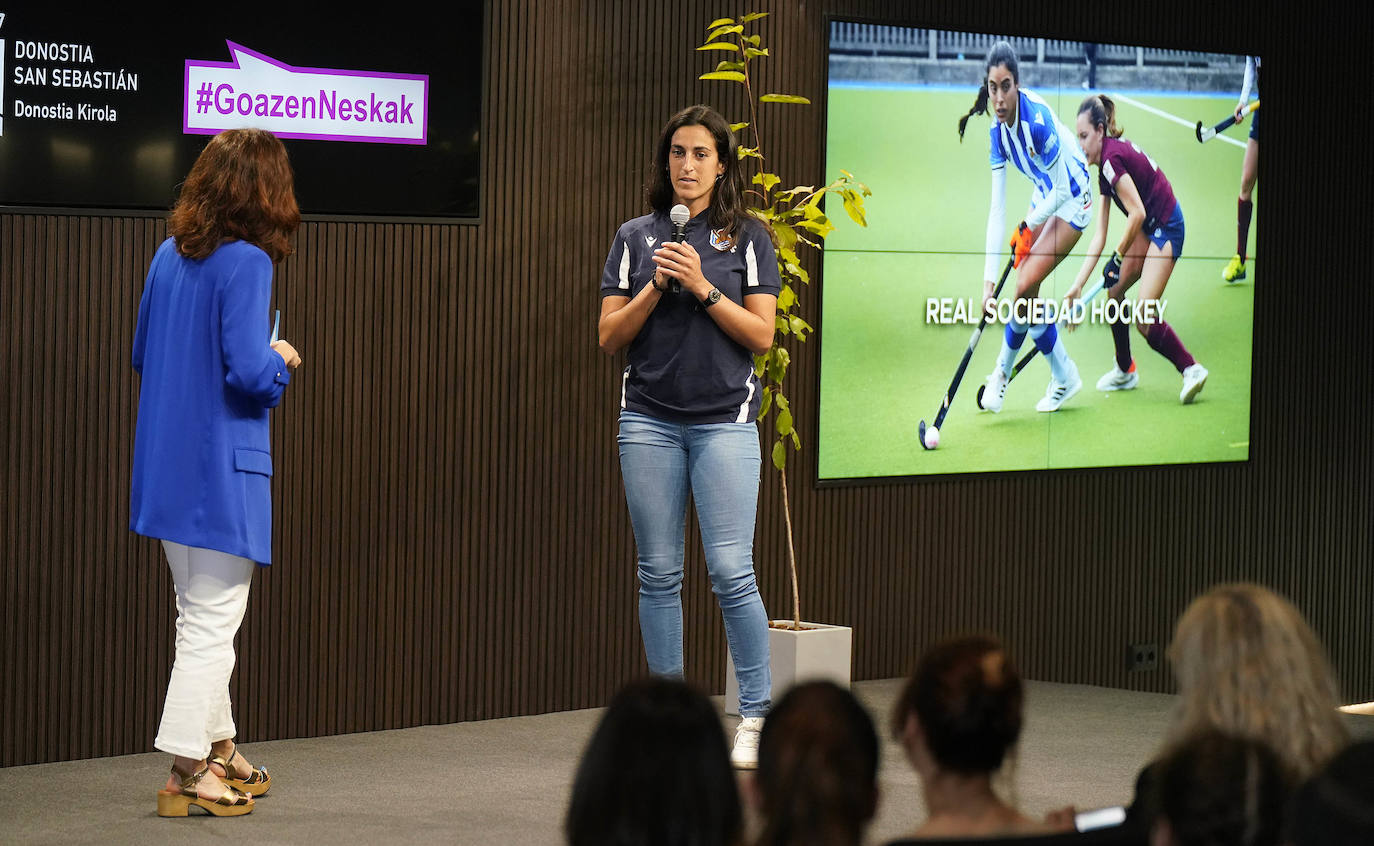 Fotos: Reconocimiento y una foto en el Reale Arena como recuerdo