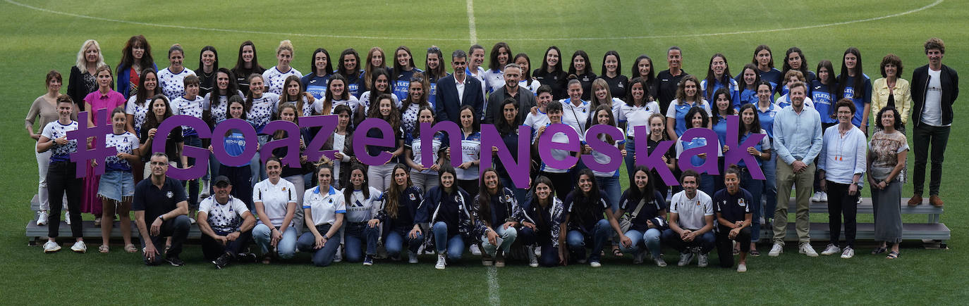 Fotos: Reconocimiento y una foto en el Reale Arena como recuerdo