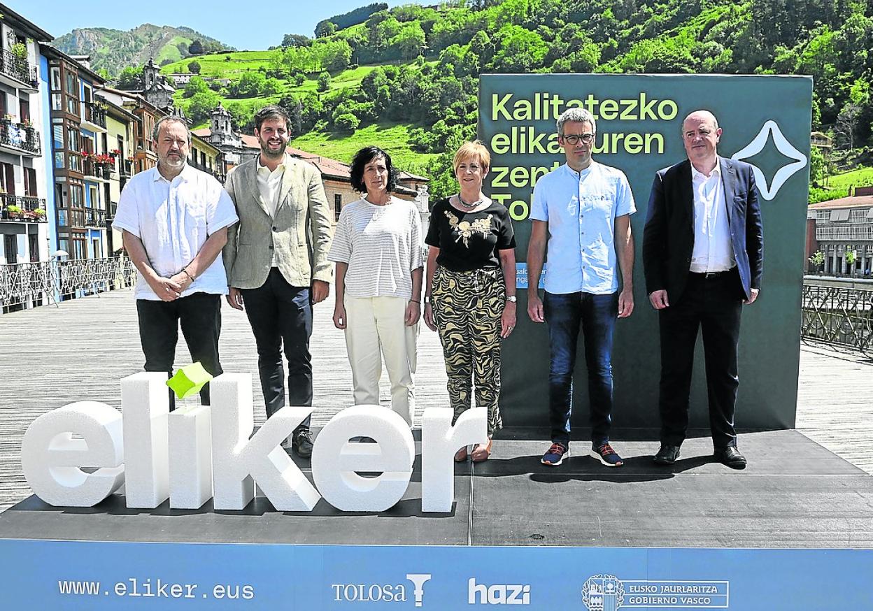 Manterola, Zubelzu, Peon, Tapia, Iturbe y Oroz, en la presentación del proyecto, ayer en el Tinglado. 