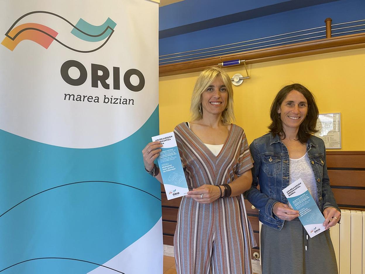 La alcaldesa Anuska Esnal y la concejala Ainara Munduate. 