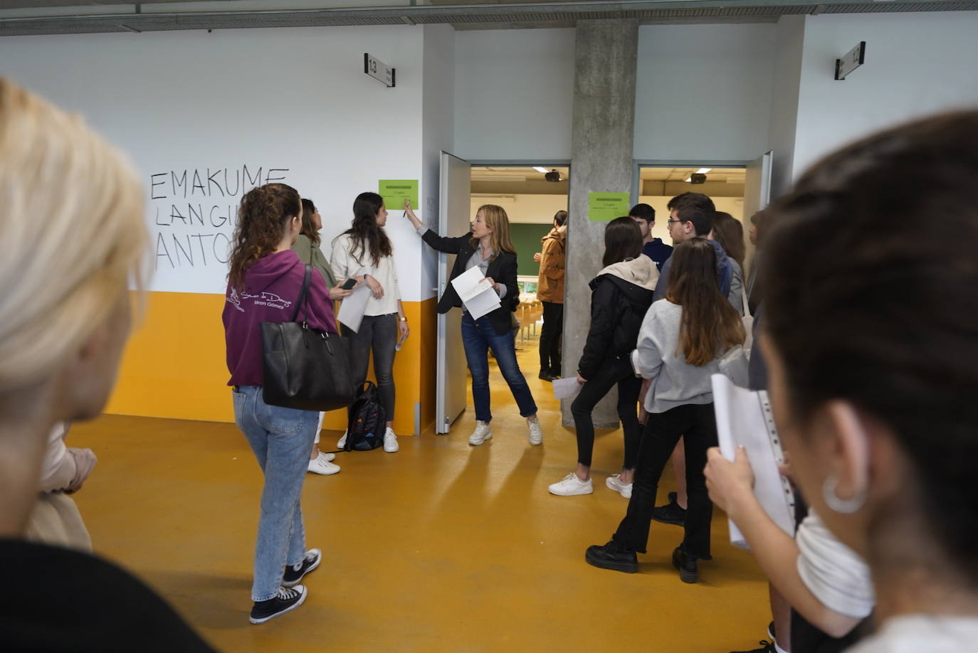 Fotos: 12.767 estudiantes vascos afrontan desde hoy la prueba de Selectividad