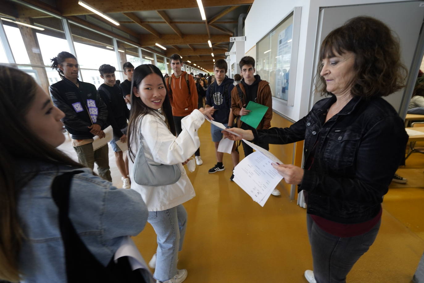Fotos: 12.767 estudiantes vascos afrontan desde hoy la prueba de Selectividad