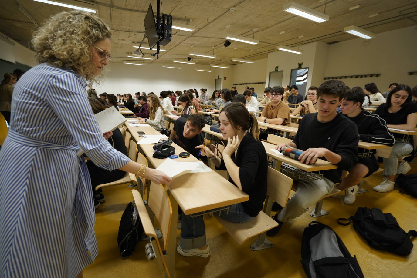 Fotos: 12.767 estudiantes vascos afrontan desde hoy la prueba de Selectividad