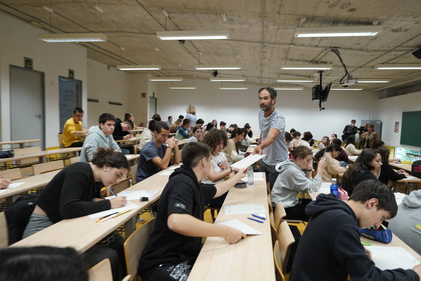 Fotos: 12.767 estudiantes vascos afrontan desde hoy la prueba de Selectividad