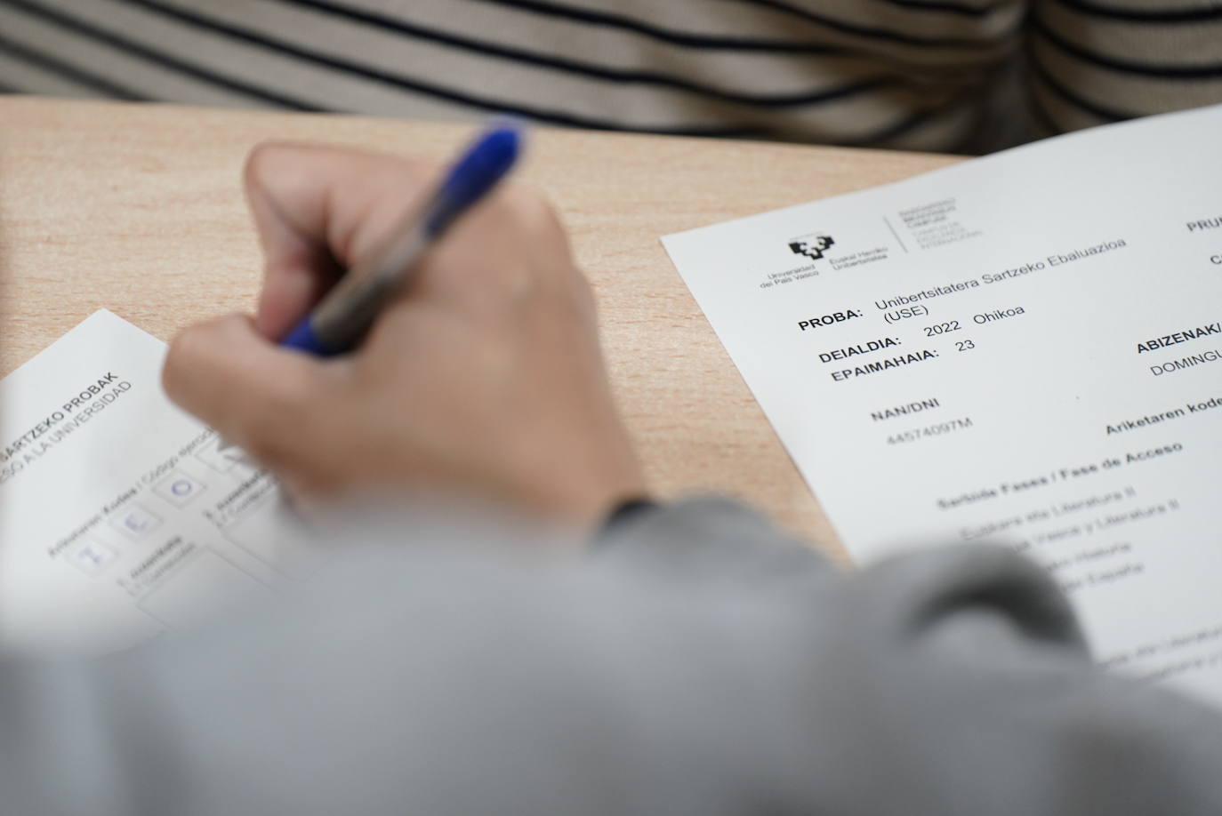 Fotos: 12.767 estudiantes vascos afrontan desde hoy la prueba de Selectividad