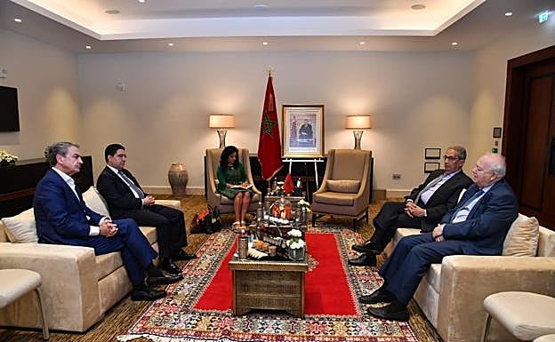 Zapatero y Moratinos se reunen con el ministro de Exteriores marroquí en plena crisis argelina