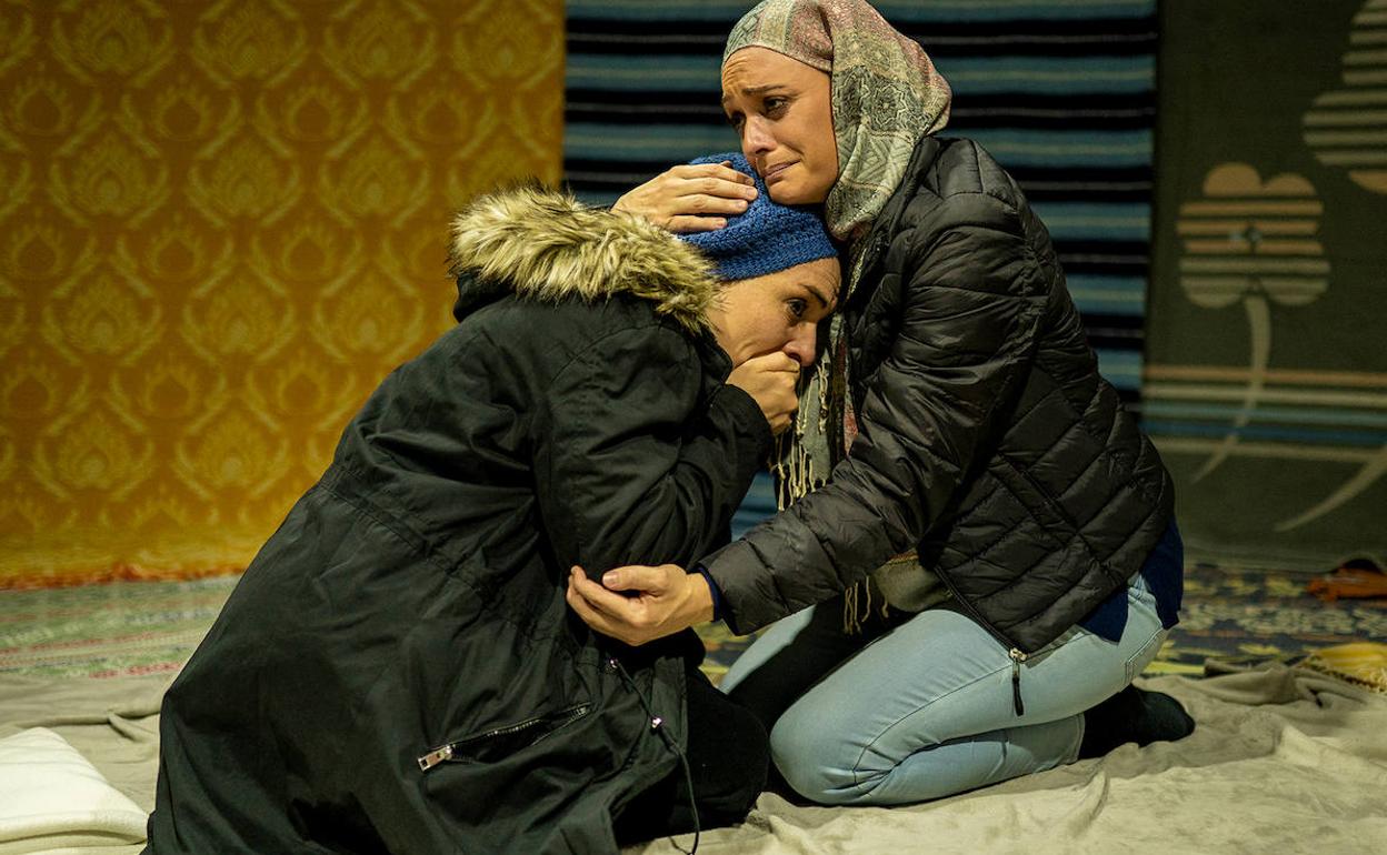 Esta pieza de teatro documento la interpretan Marta Viera y Ruth Sánchez.