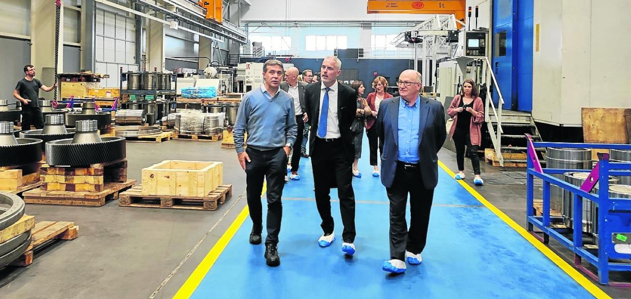 La visita realizada por el representantes del Gobierno Vasco e Iraurgi Berritzen a la empresa azkoitiarra. 