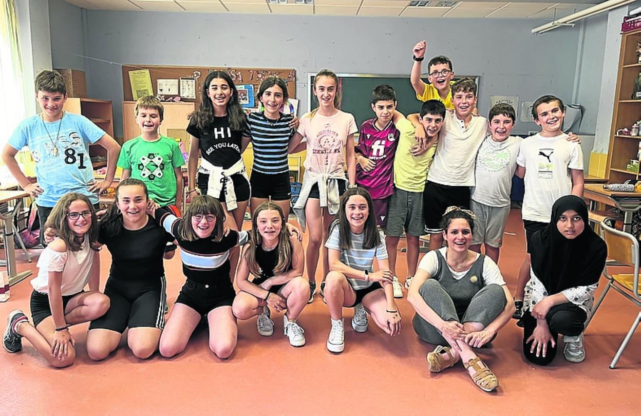 Proiektuan parte hartu duten Herri Eskolako ikasleak. 