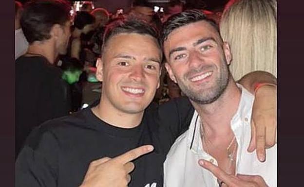 Andoni Gorosabel y Diego Rico, en la discoteca Ushuaïa.