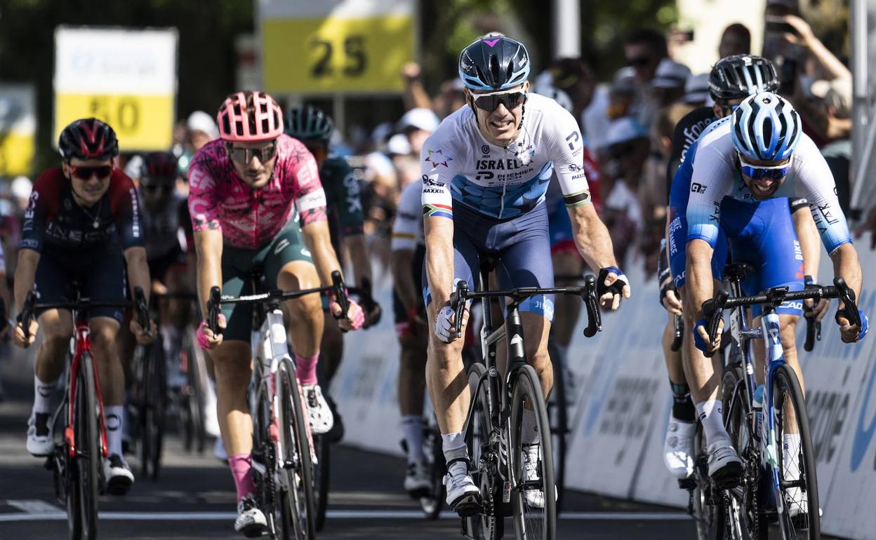 Daryl Impey se ha impuesto al sprint en la etapa de la Vuelta a Suiza.