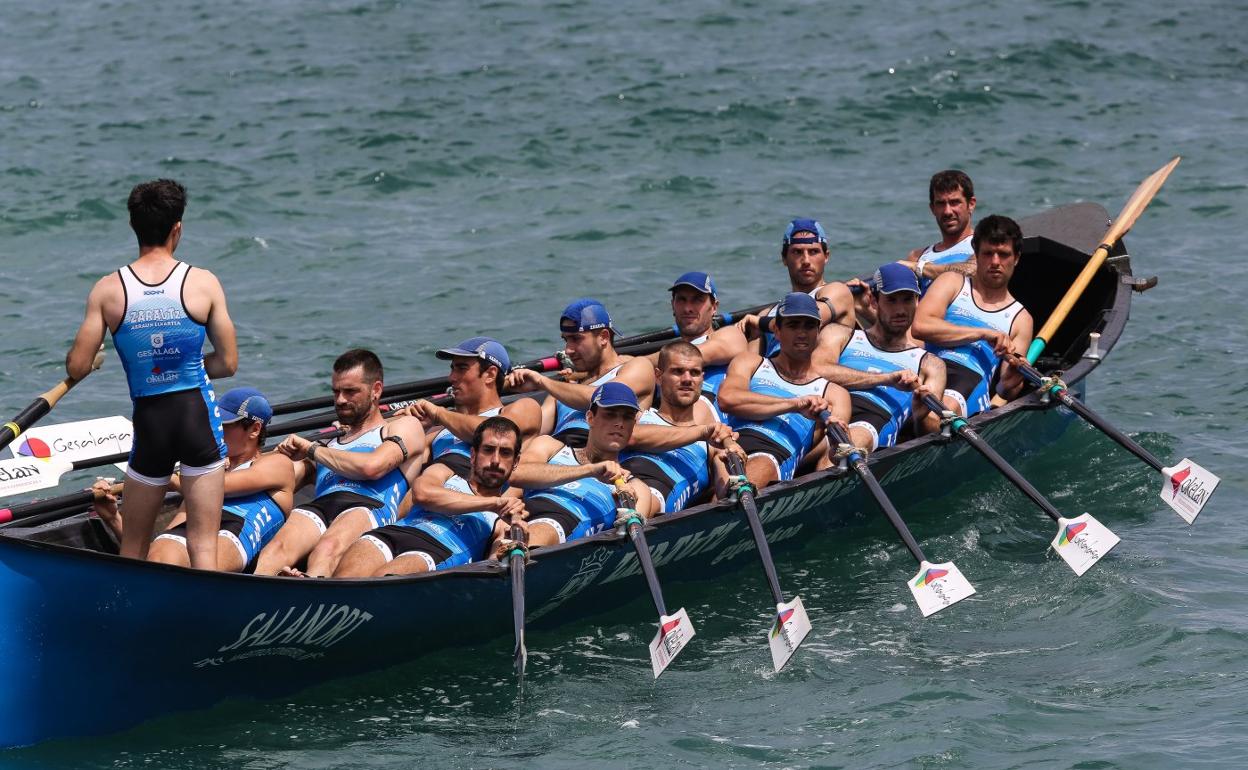 Zarautz-Gesalaga-Okelan, en el Campeonato de Gipuzkoa disputado el domingo en Hondarribia . 