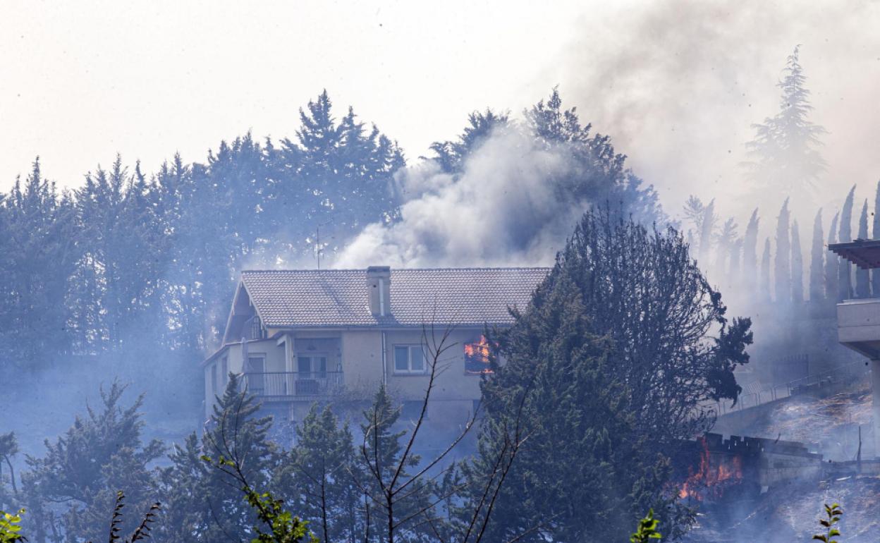 Fotos del incendio producido entre Obanos y Legarda