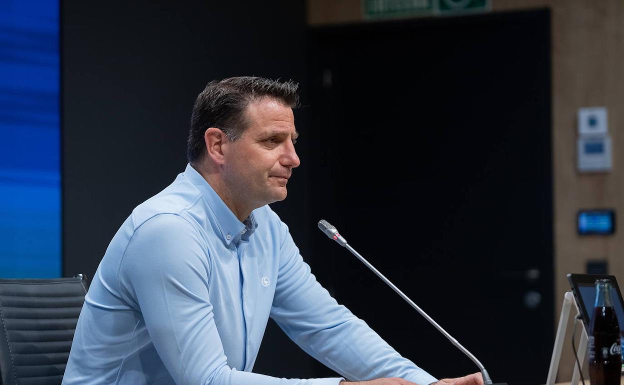 El director deportivo del club, César Palacios, se está encontrando con la dura competencia de equipos como Granada, Levante y Alavés para afrontar fichajes. 