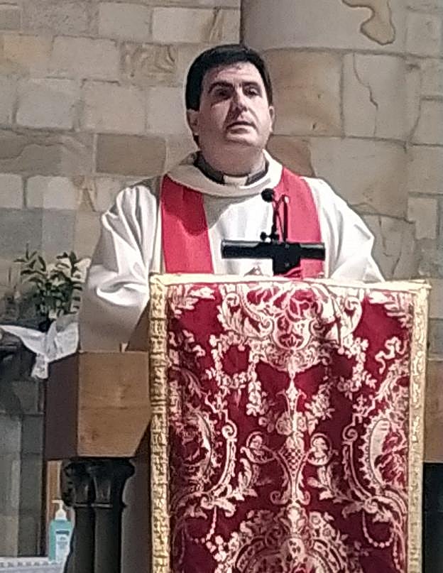 Pablo Ormazabal durante una misa en San Martin de Tours. 