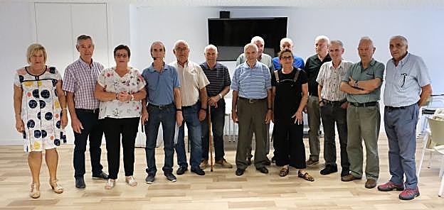 Foto de familia tras la entrega de premios de los Campeonatos de cartas de Gure Txoko.
