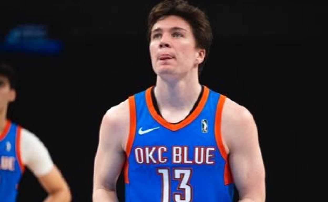 Justin Jaworski con la camsieta de los Oklahoma City Blues