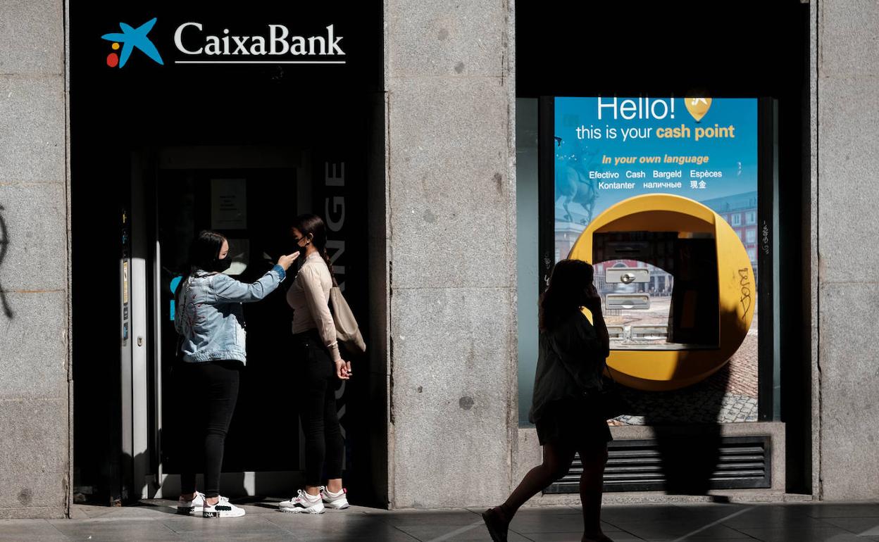 Comisiones cuentas Caixabank  Aviso importante de Caixabank a sus