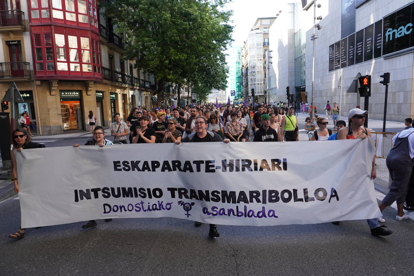 Fotos: Gipuzkoa arcoíris, entre la fiesta y la reivindicación