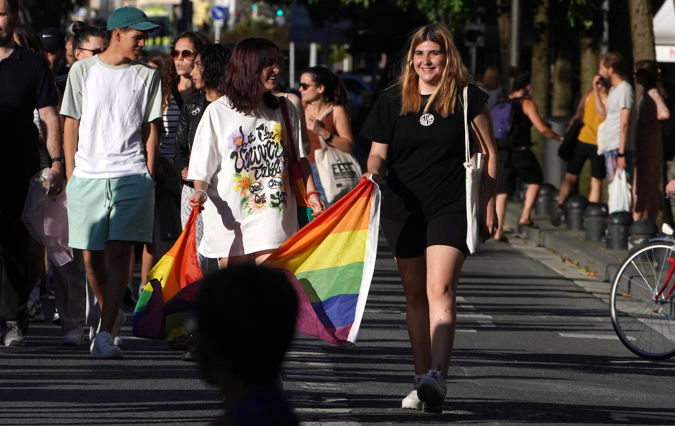 Fotos: Gipuzkoa arcoíris, entre la fiesta y la reivindicación