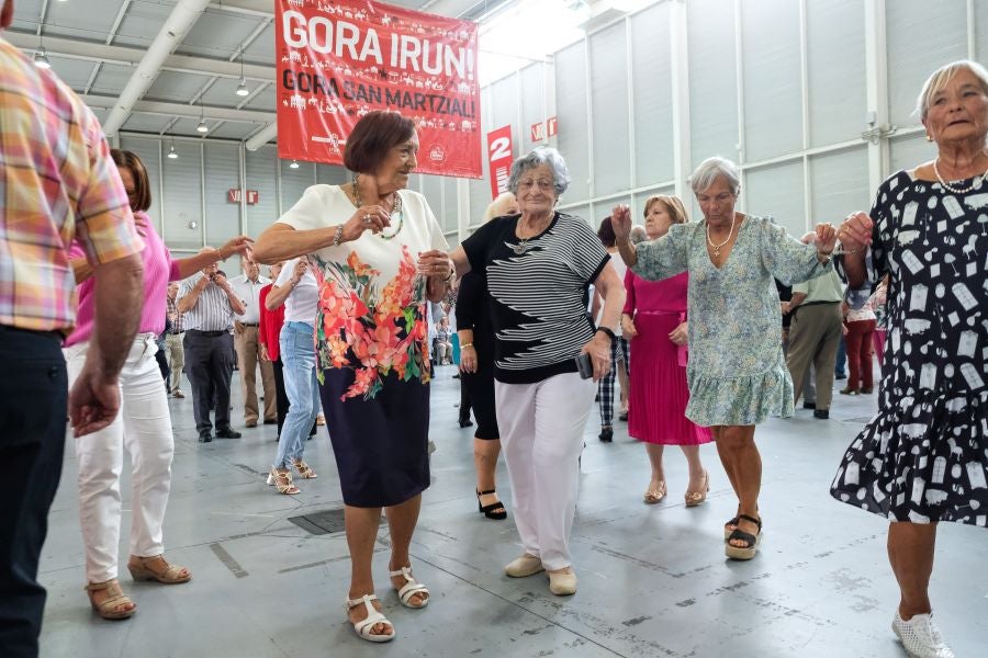 Fotos: Los mayores disfrutan de las fiestas